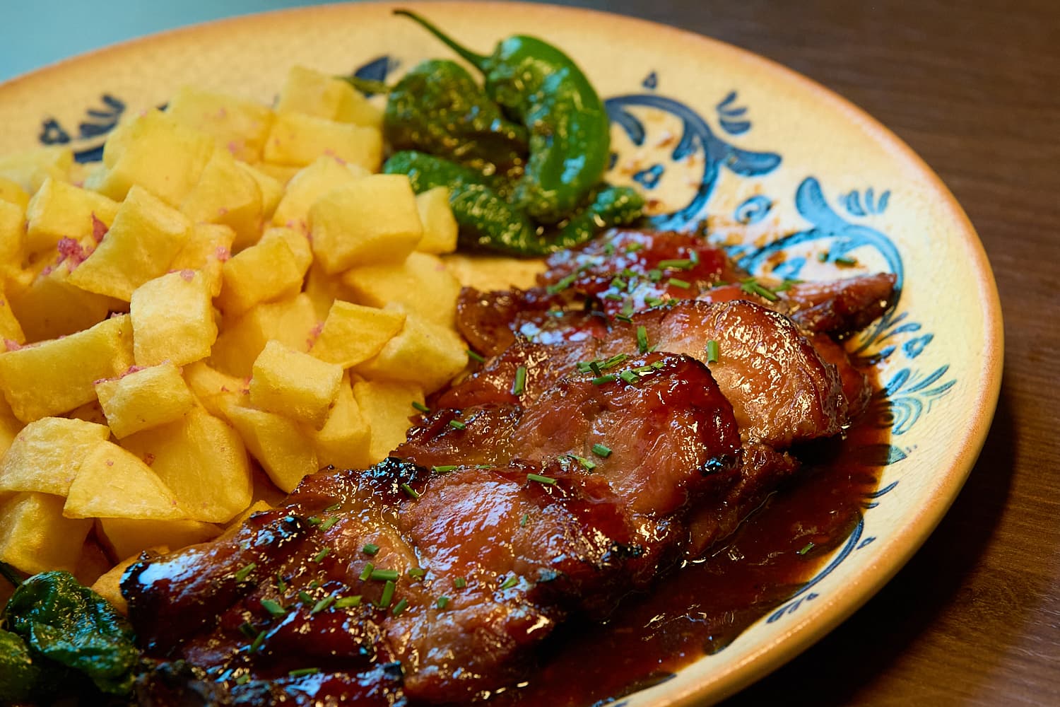 Pluma Ibérica al Fuego con Reducción de Soja y Miel – Amaro Pargo, restaurante en Leganés